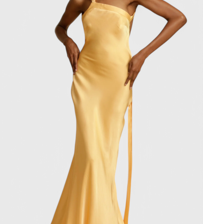 Sofia Maxi Haljina s Dijagonalnim Naramenicama i Otkritim Leđima