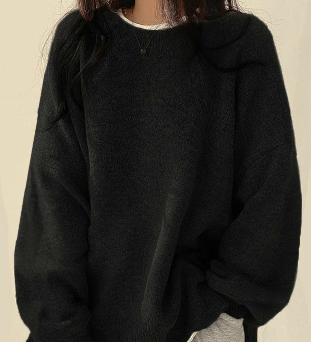 KIARA™ - Ženski džemper s spuštenim ramenima i razrezom na rubu