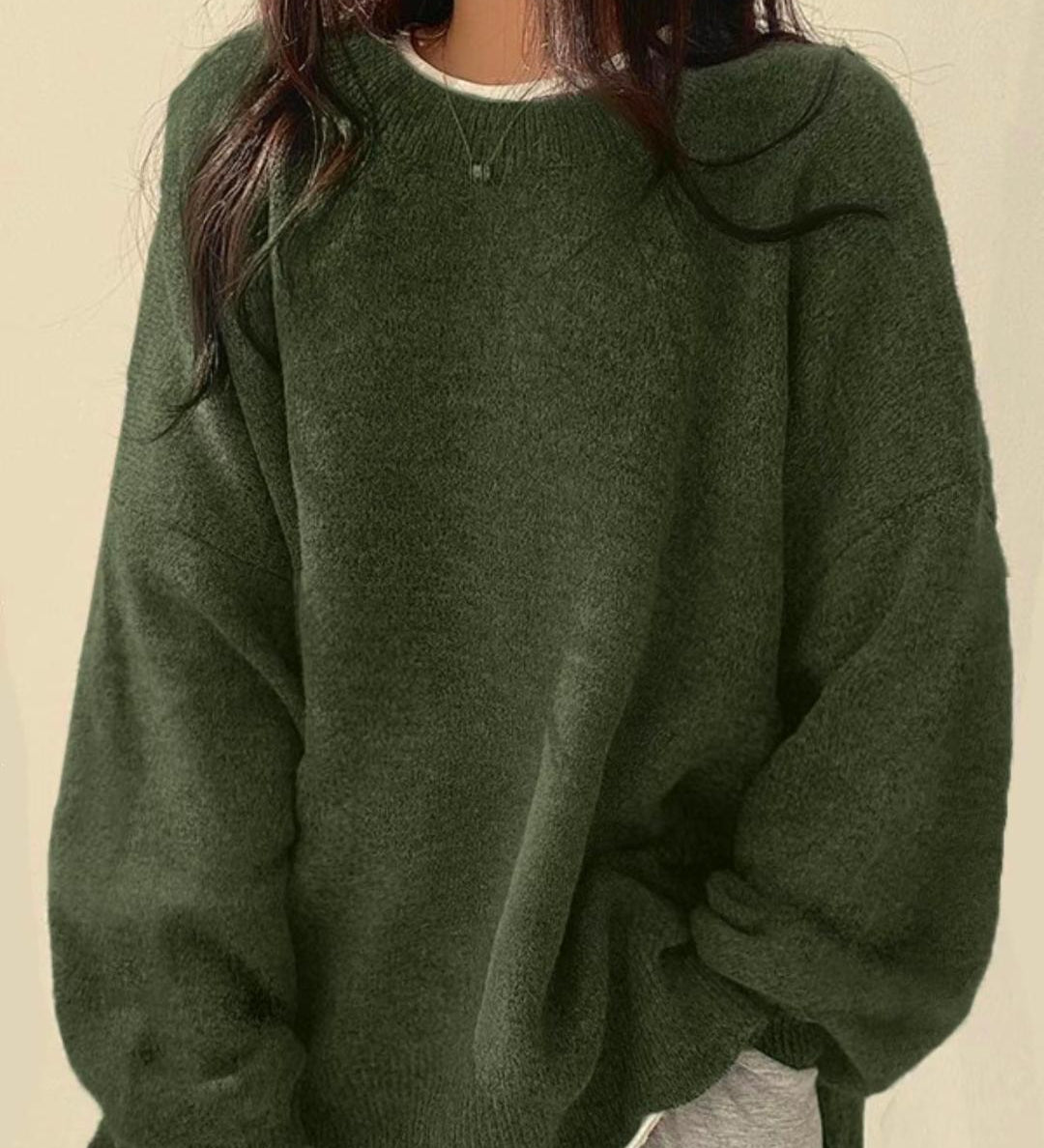 KIARA™ - Ženski džemper s spuštenim ramenima i razrezom na rubu